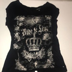 T-shirt W/rhinestones & button up back